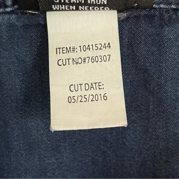 Torrid Taylor Medium Wash Denim Button-Down Shirt in 00 (Medium/Large Size 10) - Picture 11 of 16